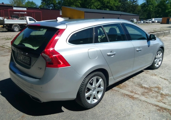 Volvo V60 cena 68000 przebieg: 131000, rok produkcji 2016 z Przeworsk małe 379